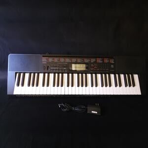 Casio Lk-160 Electric Piano Keyboard 61 key 400 Built-in Tones W/ Power Adapter